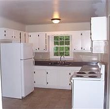 4th image of 1910 Canterbury Cir NW