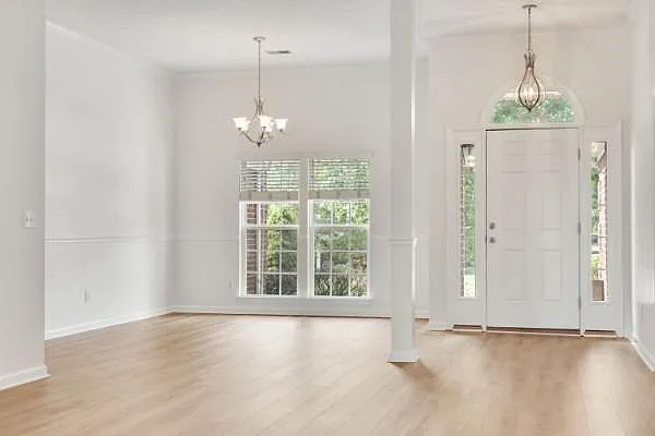 3 bed, 2849 sqft, $2,900 — Photo 2