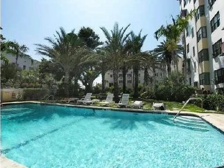 2445 Lake Pancoast Dr #4 — Photo 1