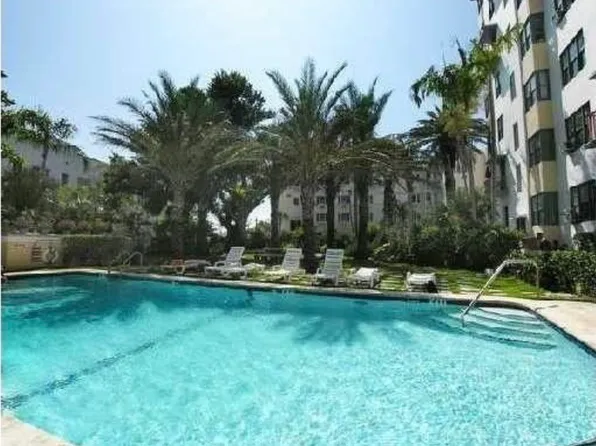 2445 Lake Pancoast Dr APT 4, Miami Beach, FL 33140