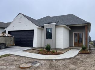 222 Whispering Meadows Rd, Broussard, LA 70518