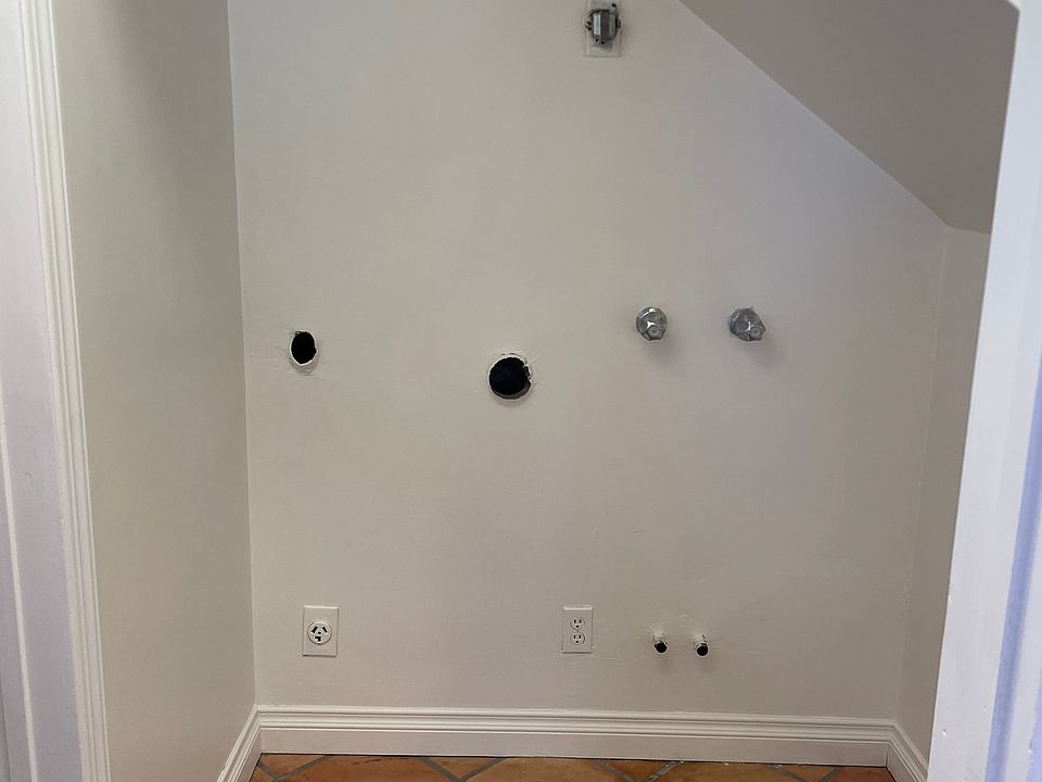 Laundry Room,
Washer Dryer Hook Up