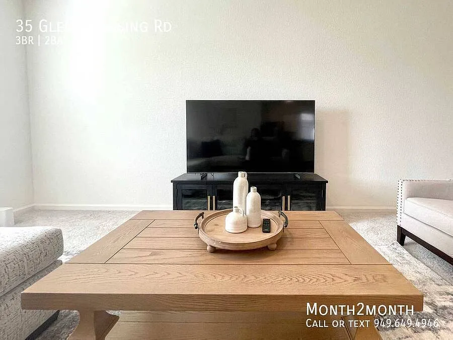 Stylish Haven on Glen Crossing Rd — Photo 4