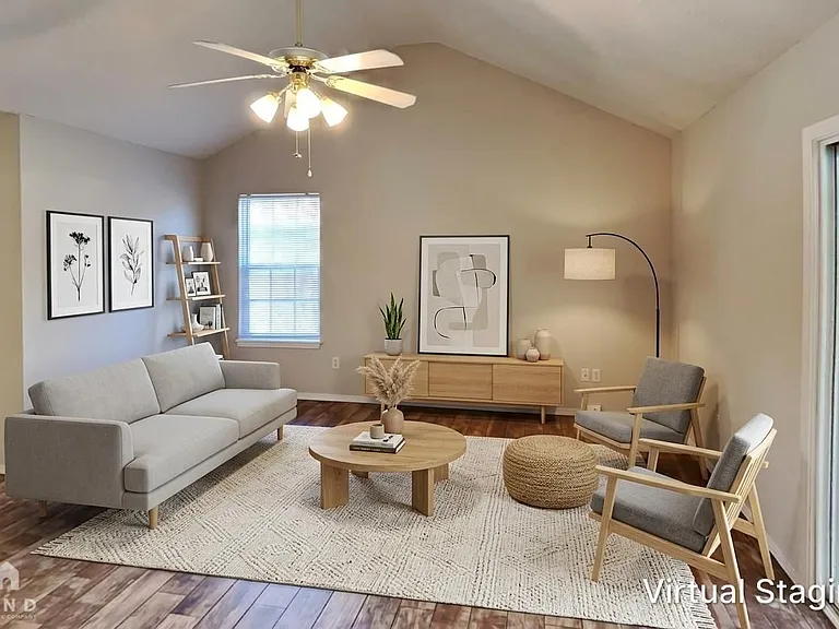 711 N Jonathan Ave — Photo 2