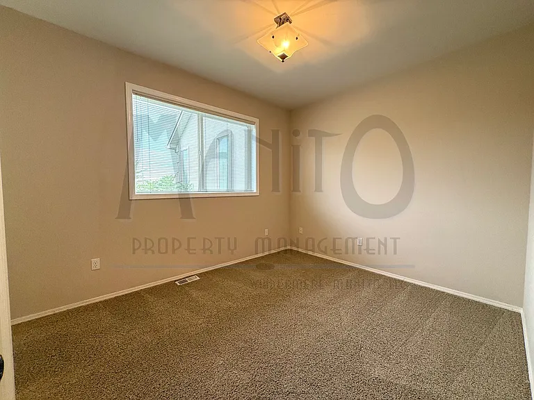 1816 S Viewcrest Ln — Photo 8