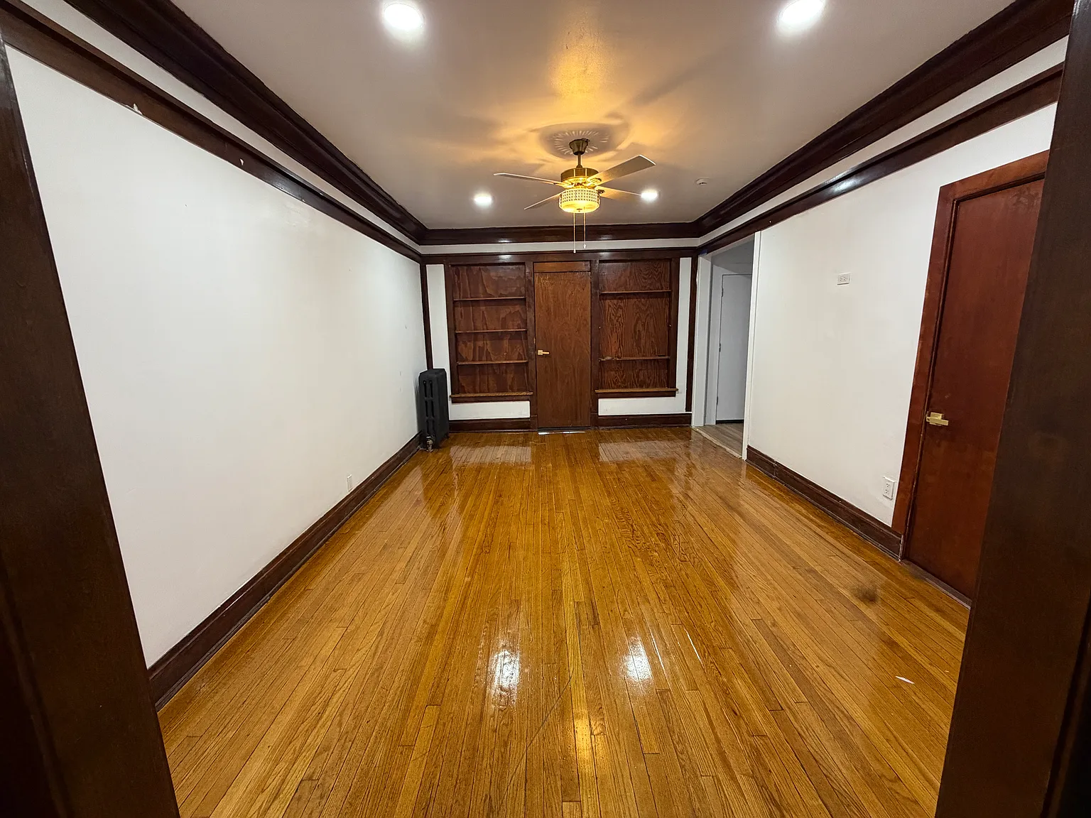 6839 S East End Ave — Photo 3