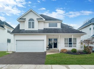 120 Cranberry Court, Melville, NY 11747