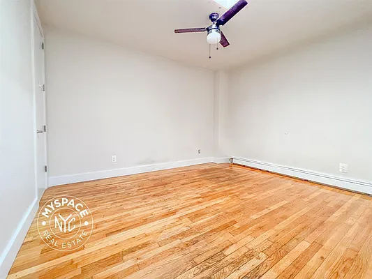 Bedroom, photo 2