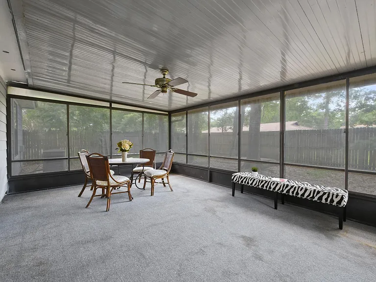 11530 Sweetwater Oaks Dr W — Photo 20