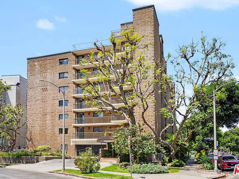 10966 Rochester Ave #1D — Photo 31