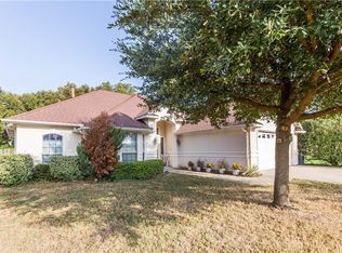 902 Woodcrest Dr, Ennis, TX 75119