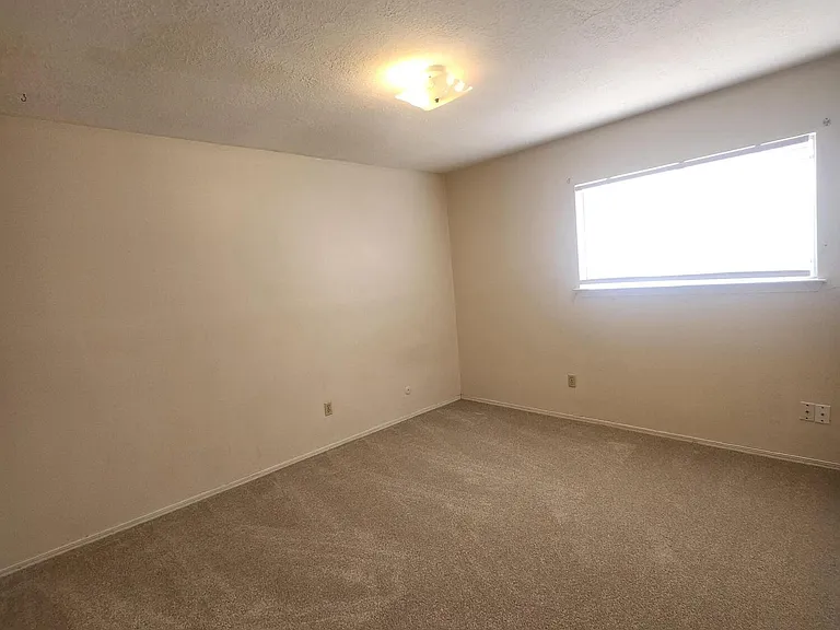 12205 Eric Ct NE #C — Photo 9