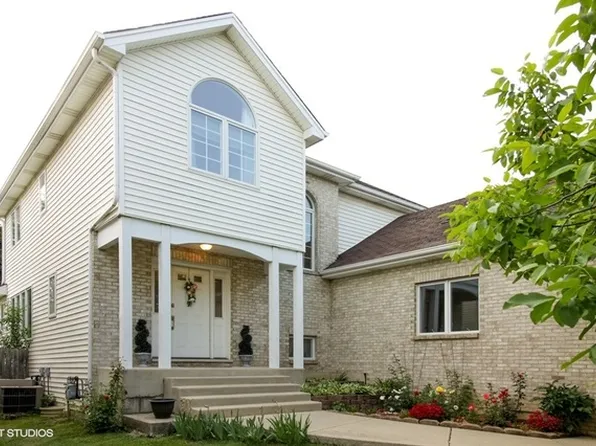 0S678 Robbins St, Winfield, IL 60190