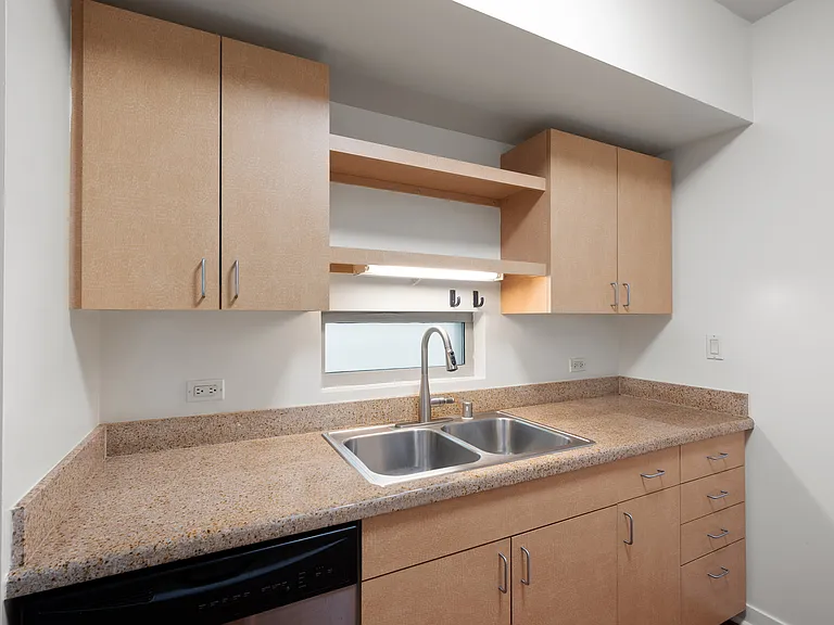425 W Beech St #312 — Photo 9