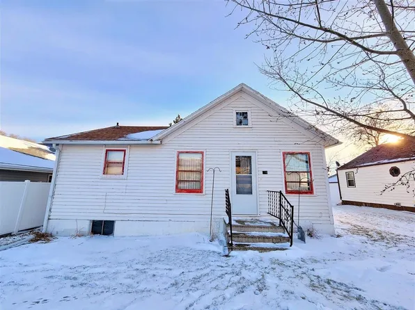 529 3rd St SW, Stanley, ND 58784