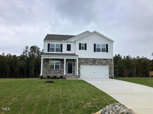 129 Calebs Corner Pl, Spring Lake, NC 28390