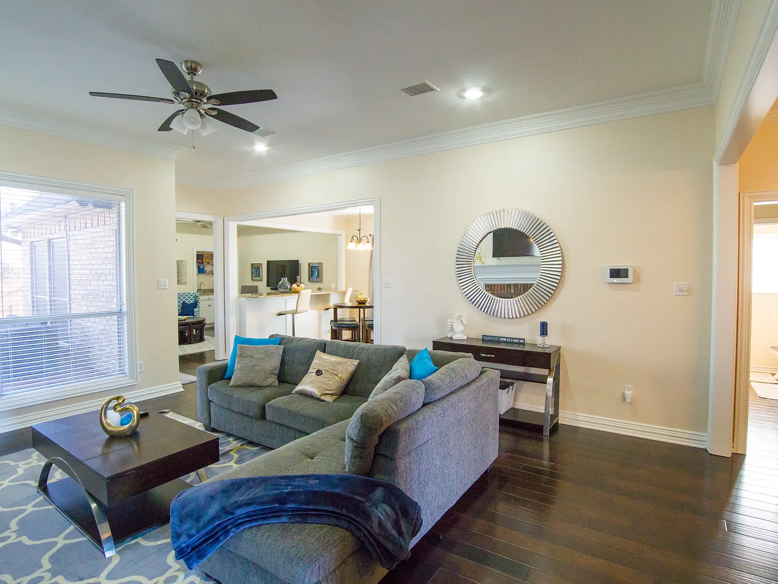 3 bed, 1.5 bath, 2673 sqft, $3,950 — Photo 2