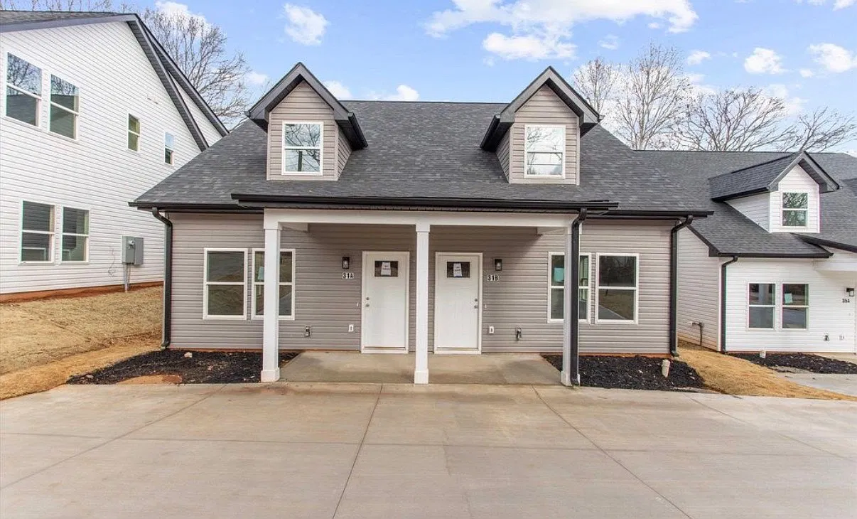 3 bed, 3000 sqft, $2,000 — Photo 1