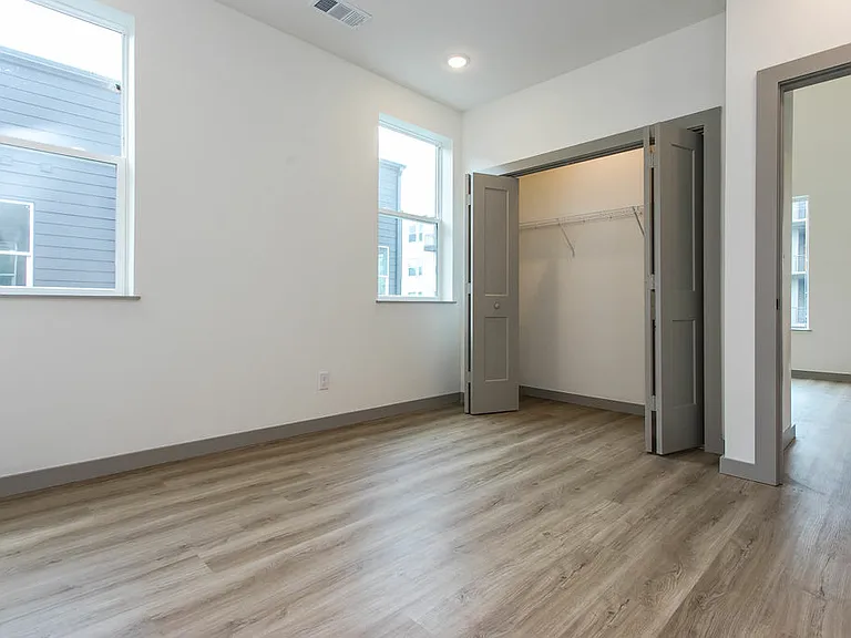 4001 Roseland Ave — Photo 10