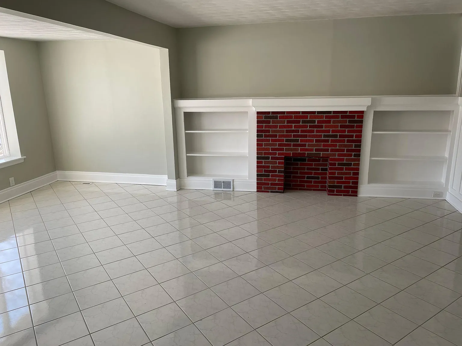 370 Colvin Ave — Photo 3