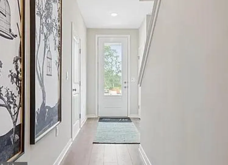3 bed, 1927 sqft, $3,250 — Photo 2