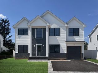 48 Knickerbocker Rd E, Plainview, NY 11803