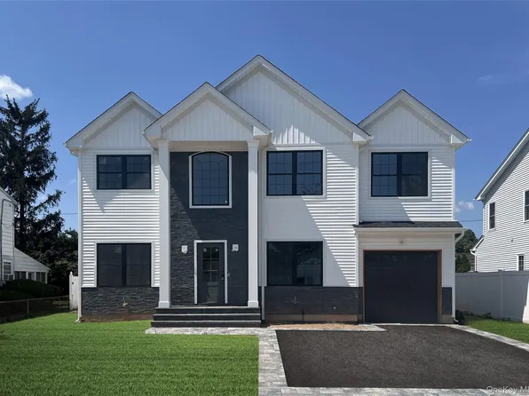 48 Knickerbocker Road E, Plainview, NY 11803