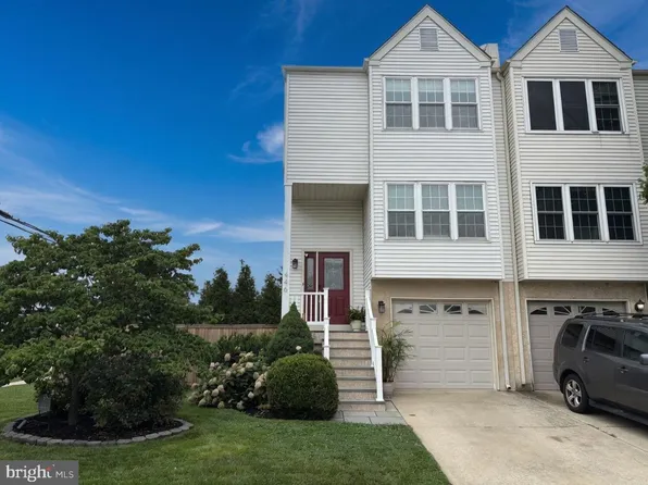 446 Pleasant Valley Dr, Conshohocken, PA 19428