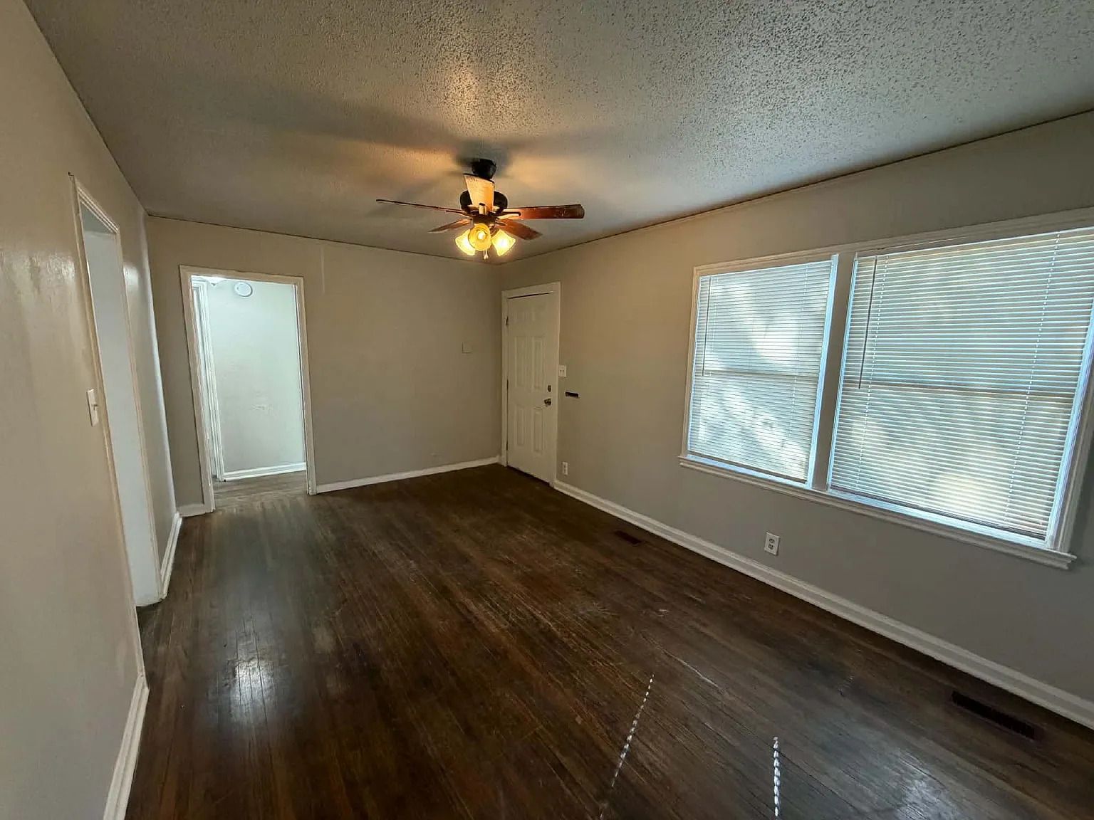 3 bed, 2.0 bath, 928 sqft, $950 — Photo 3