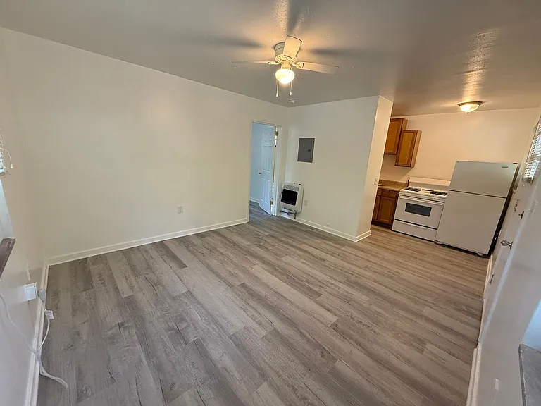 205 Holmes Dr #A — Photo 3