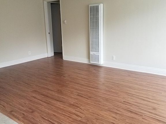 5th image of 5851 Hazeltine Ave APT 116