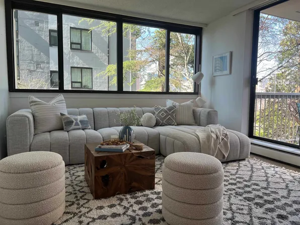 1740 Comox St #503, Vancouver, BC V6G 2Z1
