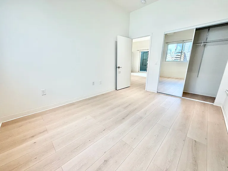 1256 Howard — Photo 13