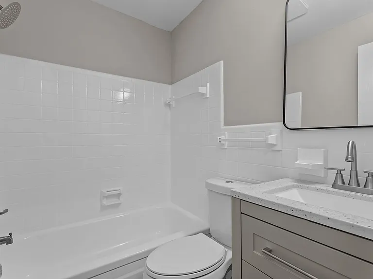 Donovan Place Apartments — Photo 39