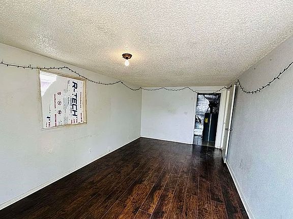 5th image of 900 W Berry Dr