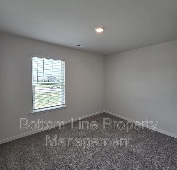 549 Blackpool Ct — Photo 32