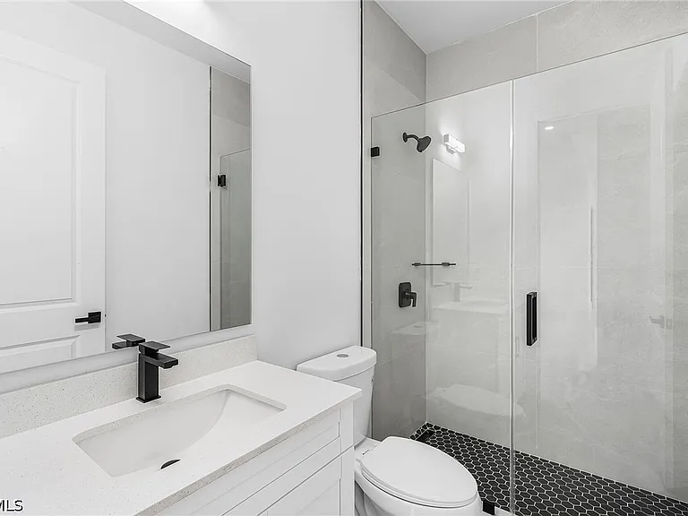 2200 NE 15th Ave — Photo 12
