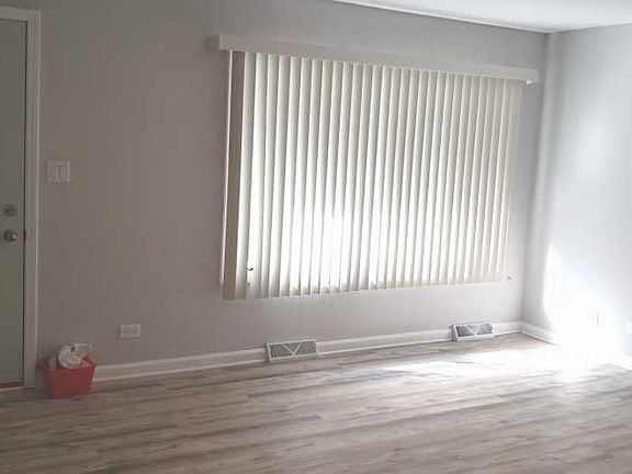3rd image of 328 Lilac Ln #C