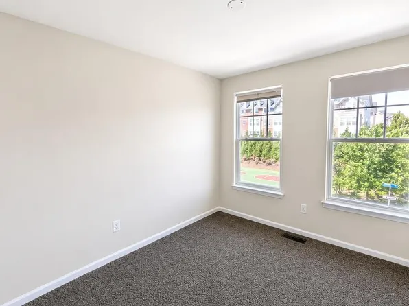 25556 Palenza Ter, Chantilly, VA 20152