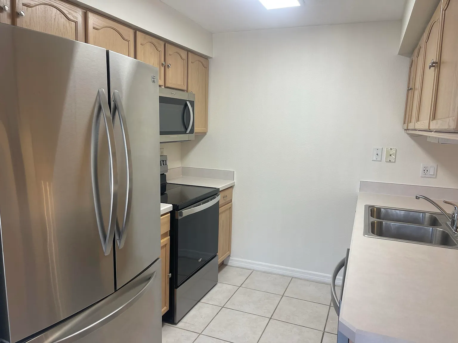 2 bed, 1.5 bath, 1148 sqft, $2,000 — Photo 2