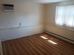 144 42nd St, Lindenhurst, NY 11757