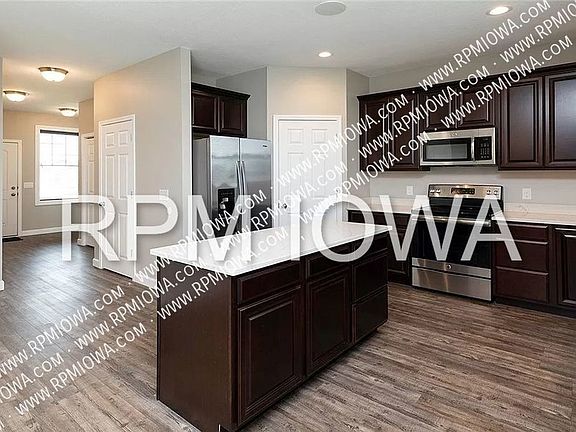 4th image of 4810 NE Oak Dr