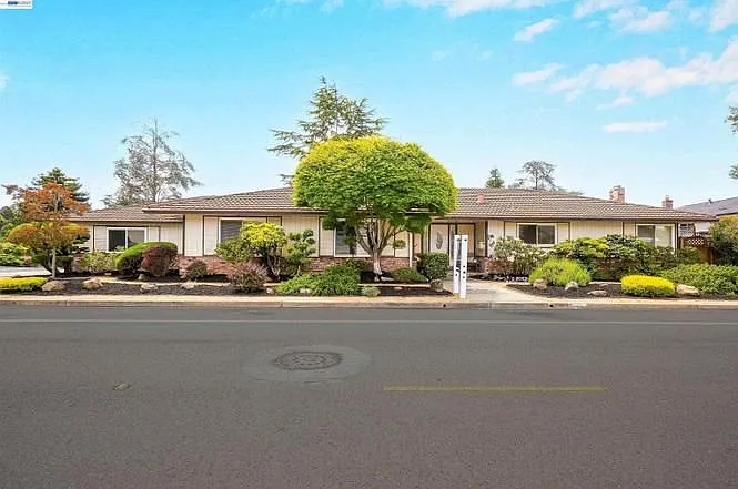 3787 Oakes Dr #HOUSE — Photo 2