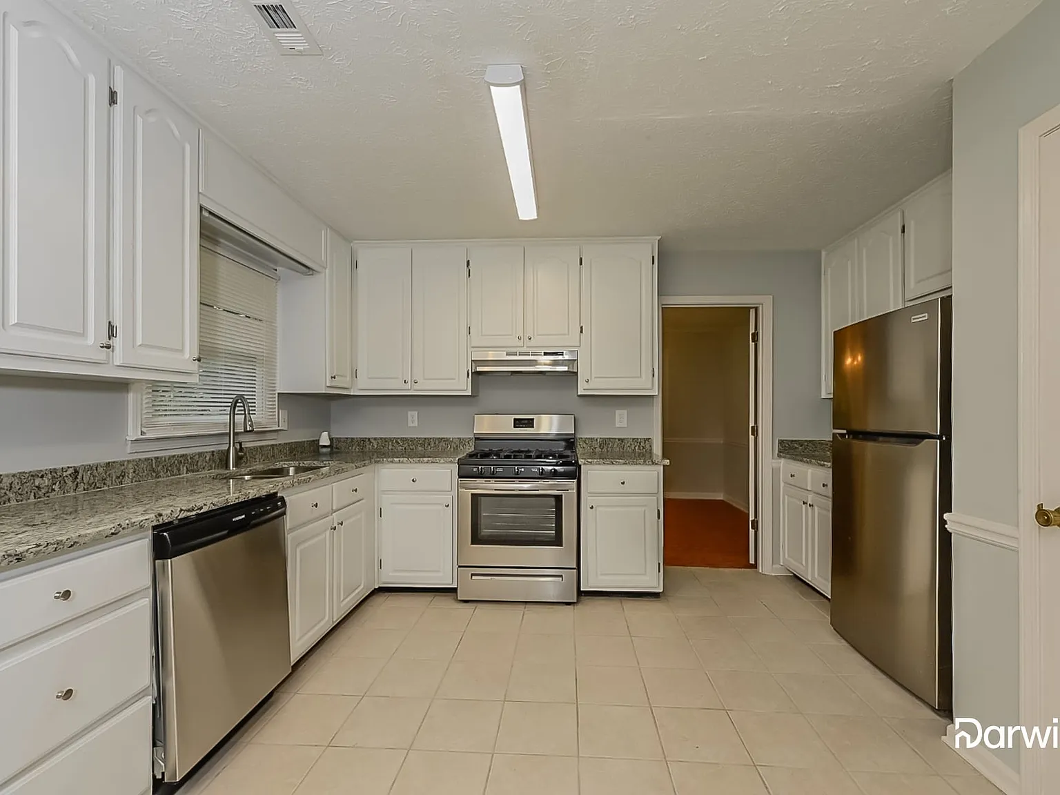 4 bed, 2.5 bath, 2365 sqft, $2,395 — Photo 2