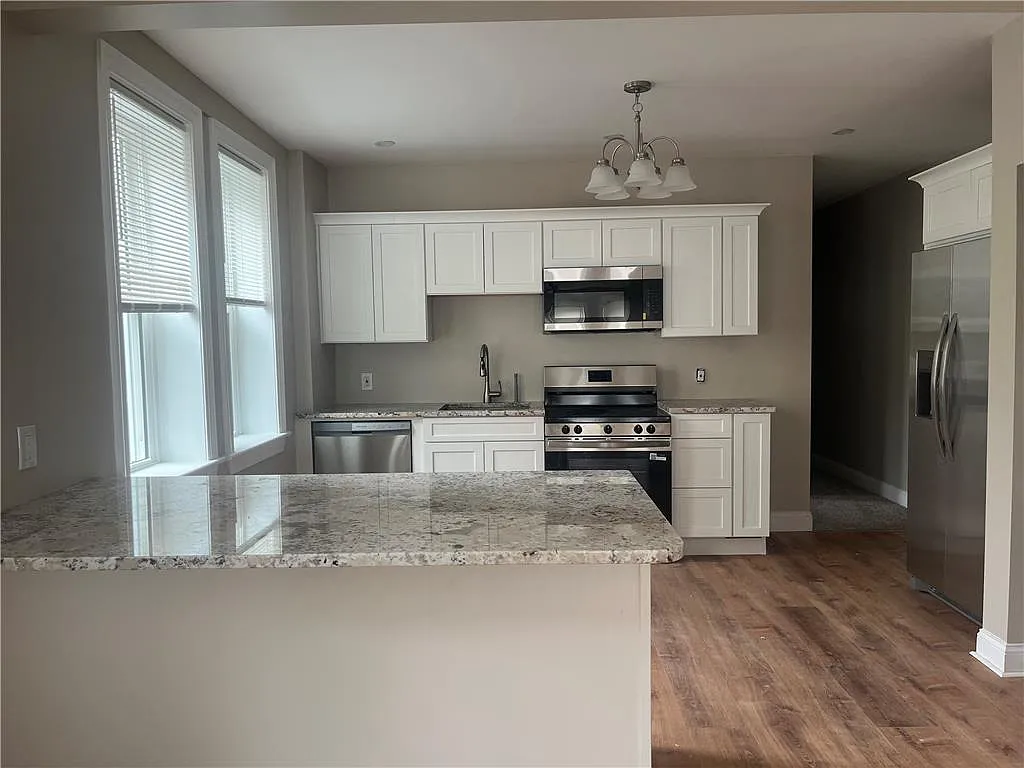 2 bed, 1.5 bath, 800 sqft, $2,000 — Photo 3