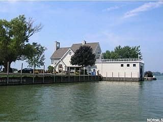 1st image of 428 Venetian Dr