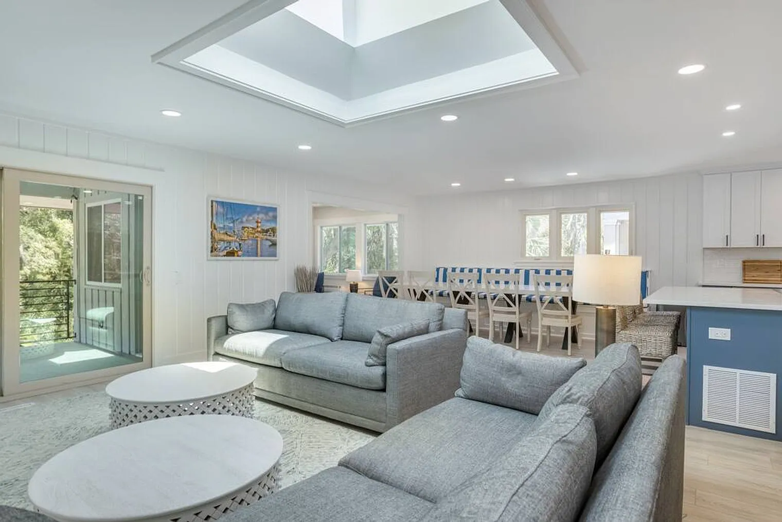 6 bed, 4.0 bath, $8,565 — Photo 2