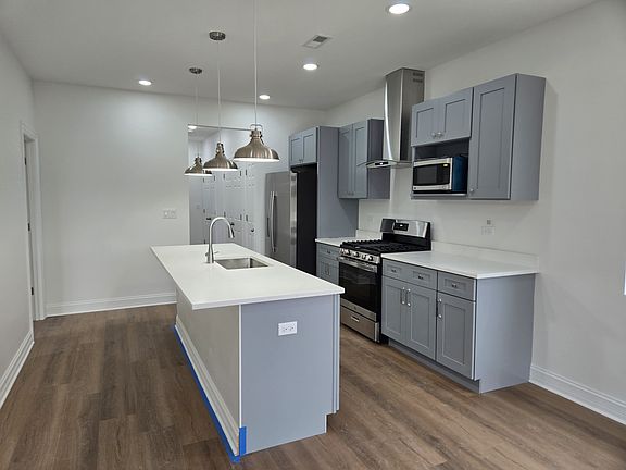 5th image of 3401 W Monroe St #1