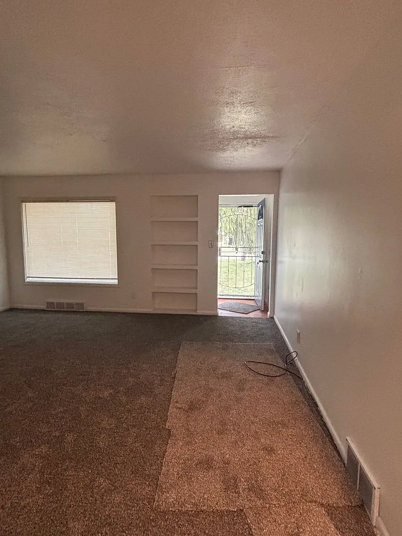 Charming 3-Bedroom Property in Prime Location — Photo 4