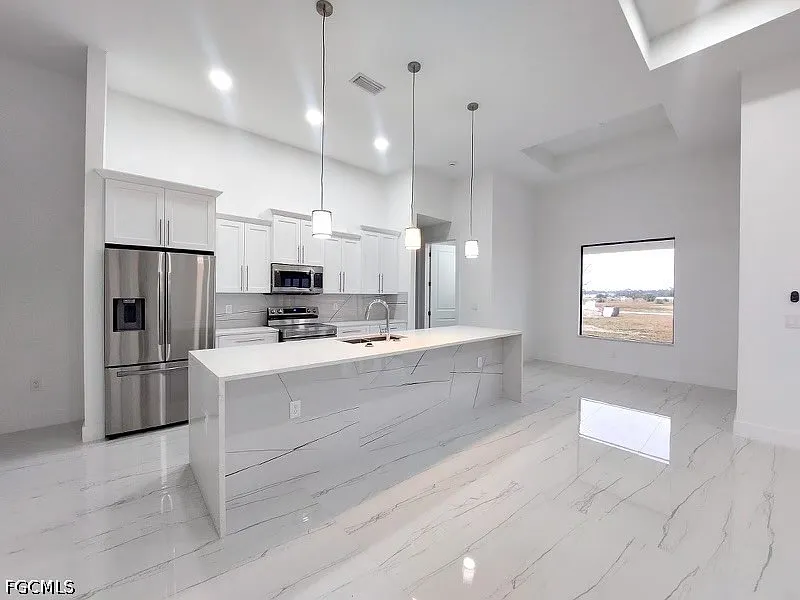3 bed, 2.0 bath, 1824 sqft, $2,200 — Photo 3
